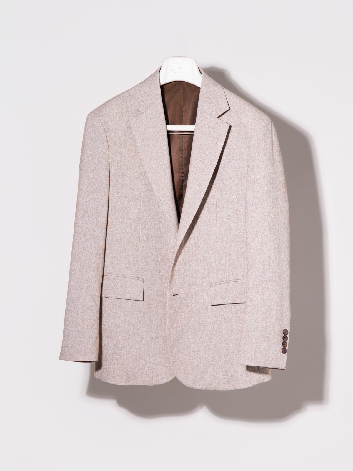 米白色新郎西裝出租｜奶油白西服 結婚訂婚