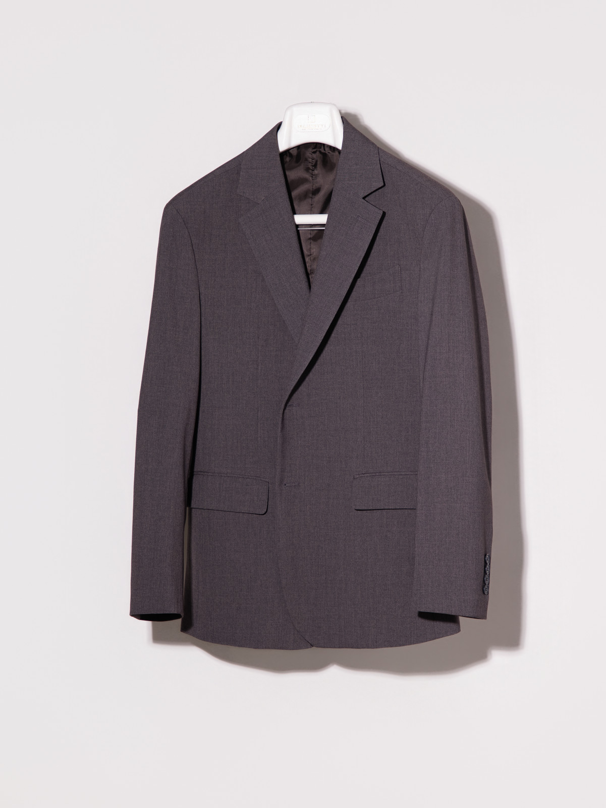 碳灰色西裝出租｜深灰西服 正式場合租借
